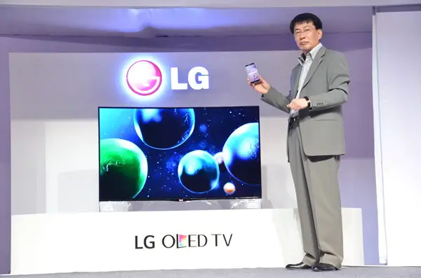 Mr. Soon Kwon, MD, LG India, at the LG Tech Show, unveiling the LG Curve...