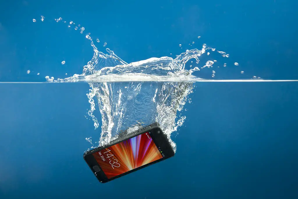 7 Things You Should Do If You Drop Your Phone in Water
