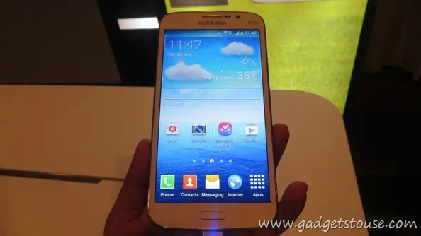 Samsung Galaxy Mega 5 8 Vs Samsung Galaxy S3 Comparison Review - 37