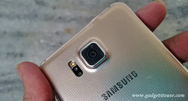 Samsung Galaxy Alpha Device shot 1
