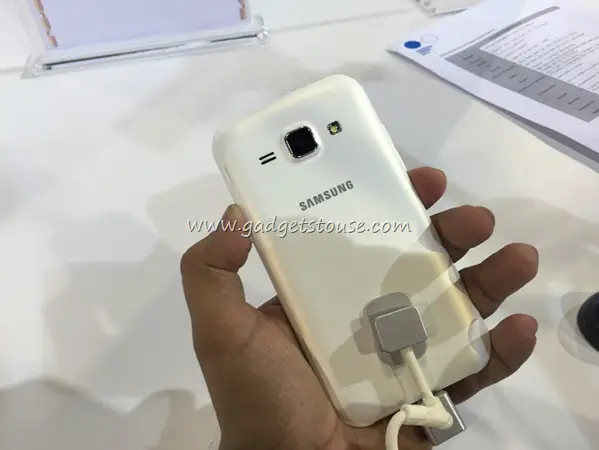 Samsung Galaxy J1 4G Hands on  Photo Gallery and Video - 47