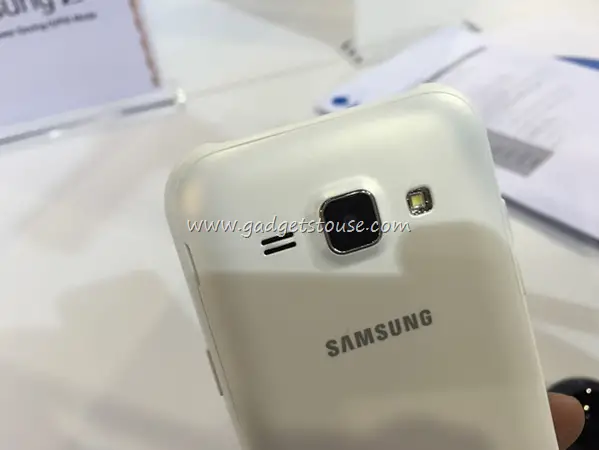 Samsung Galaxy J1 4G Hands on  Photo Gallery and Video - 96