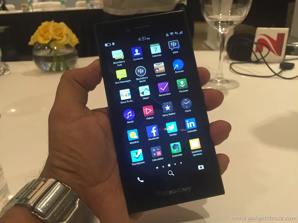 BlackBerry Leap Hands On Review, Photos and Video - Gadgets To Use