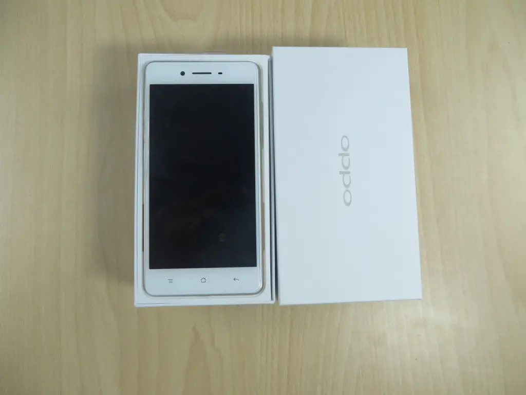 Oppo F1 Unboxing (2)