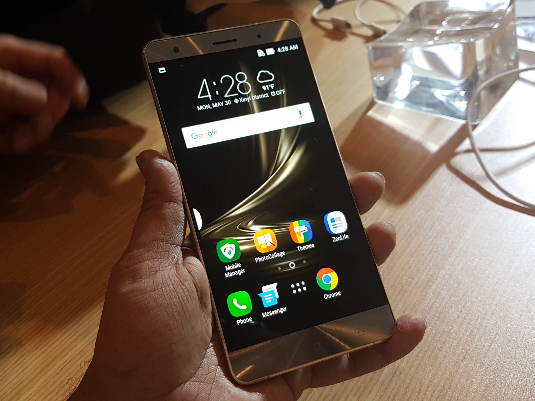 ASUS Zenfone 3 Deluxe Hands On, Specifications And Photo Gallery