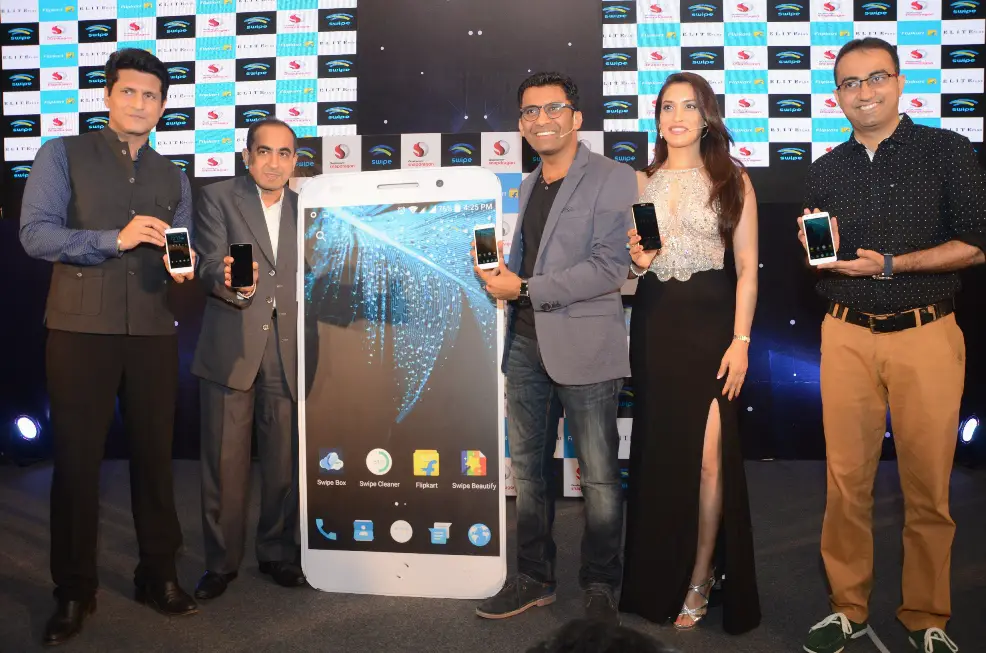 L-R] Mr. Rajiv Makhni, Managing Editor of NDTV, Mr. Sachin Kalantri, Director, Product Marketing of Qualcomm, Mr. Shripal Gandhi , Founder & CEO of Swipe Technologies, Ms. Rashmi Nigam,Bollywood actress