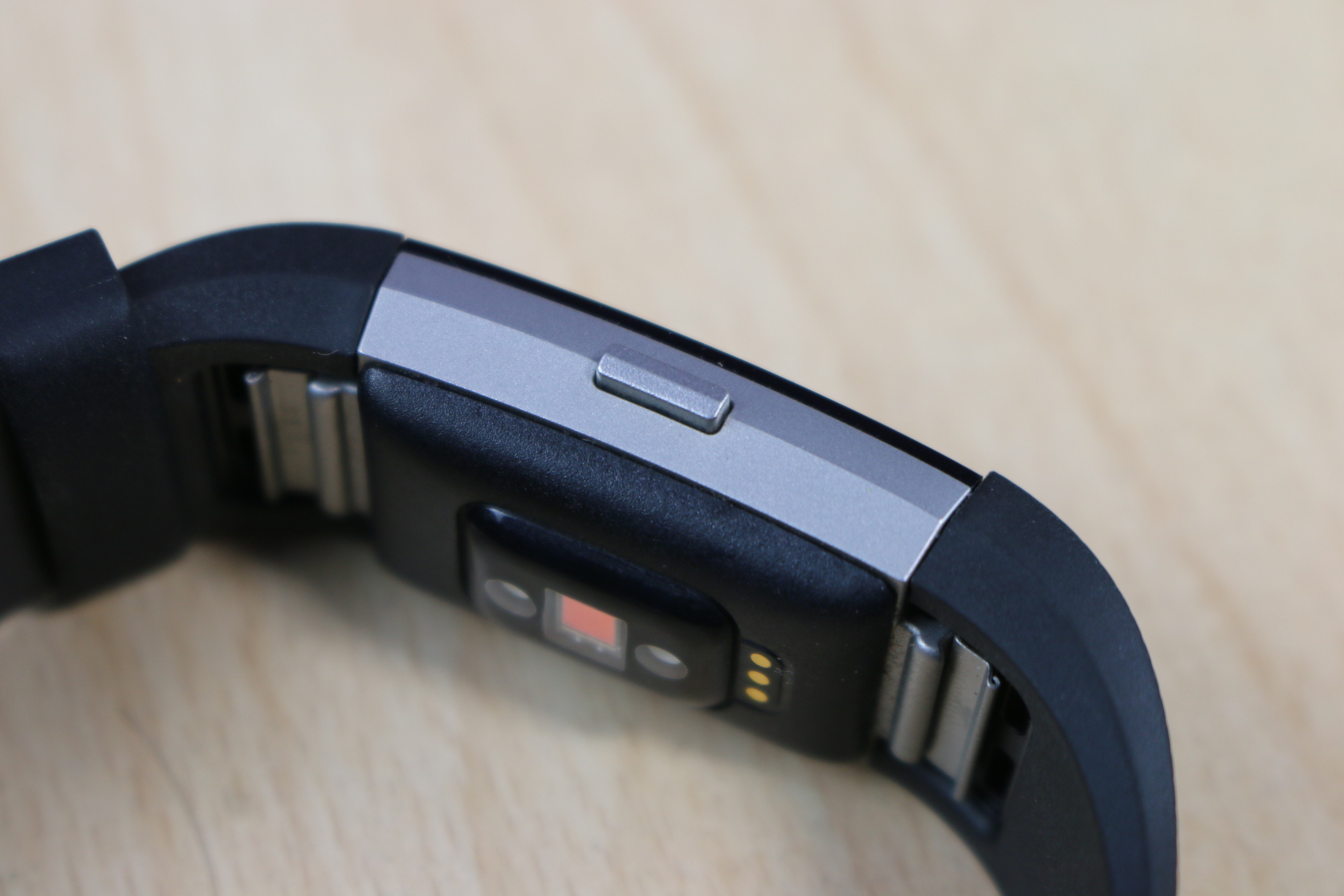 fitbit charge battery indicator