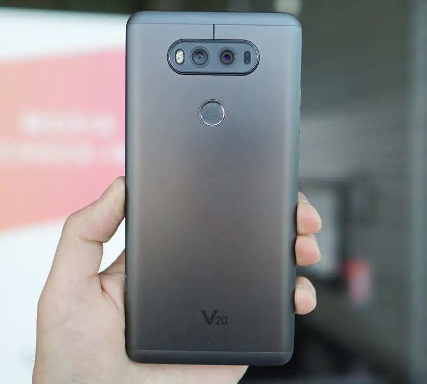 LG V20