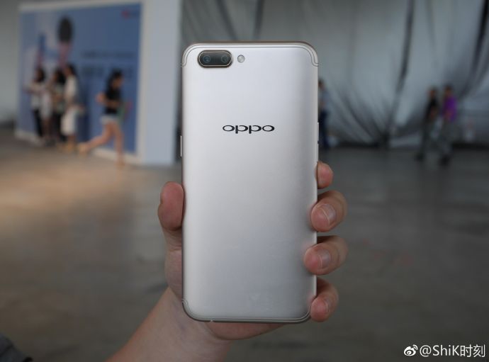 Oppo R11 or R11 Plus Live Images