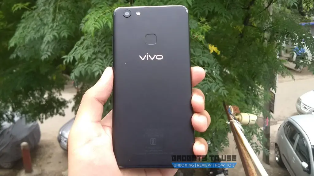 Vivo V7+ back