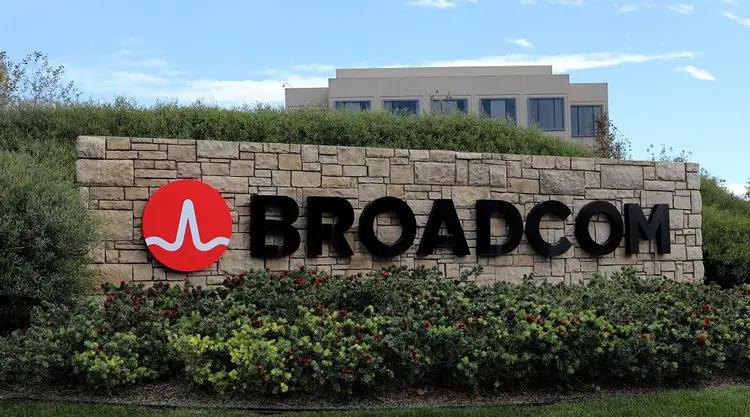 Qualcomm rejects Broadcom s unsolicited buyout offer - 77