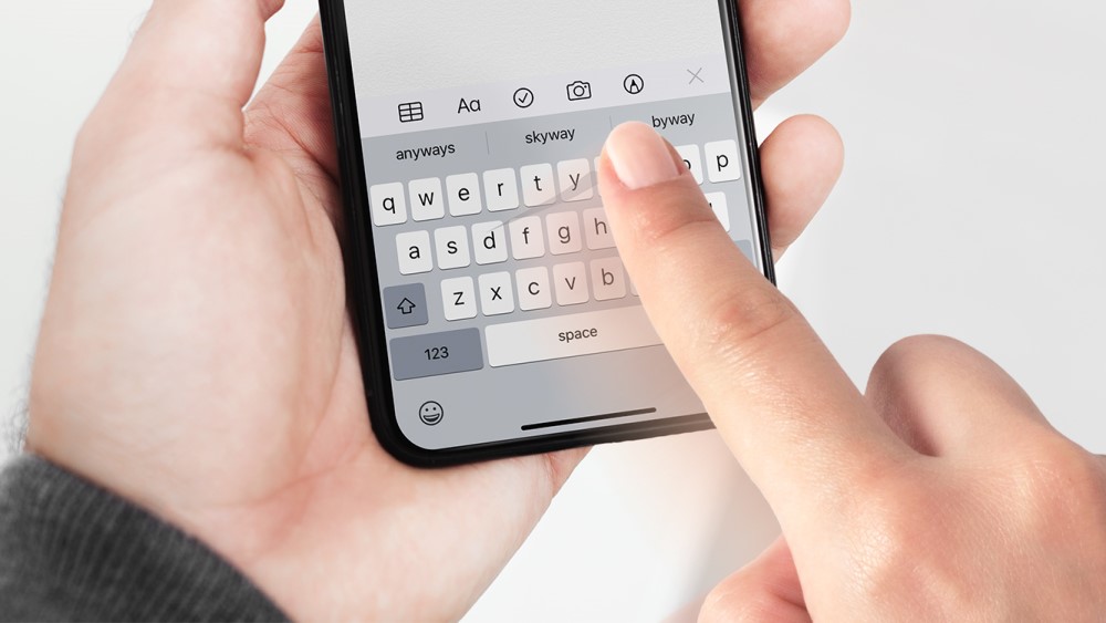 How to Use One-Handed Keyboard On iPhone Running iOS 14