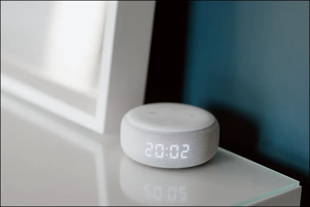 Trennen Sie den Smart Speaker, um das automatische Klingeln zu stoppen