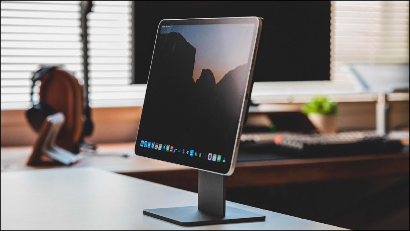 5 Best iPad Stands For Desk Setup (Home and Office) - Gadgets To Use