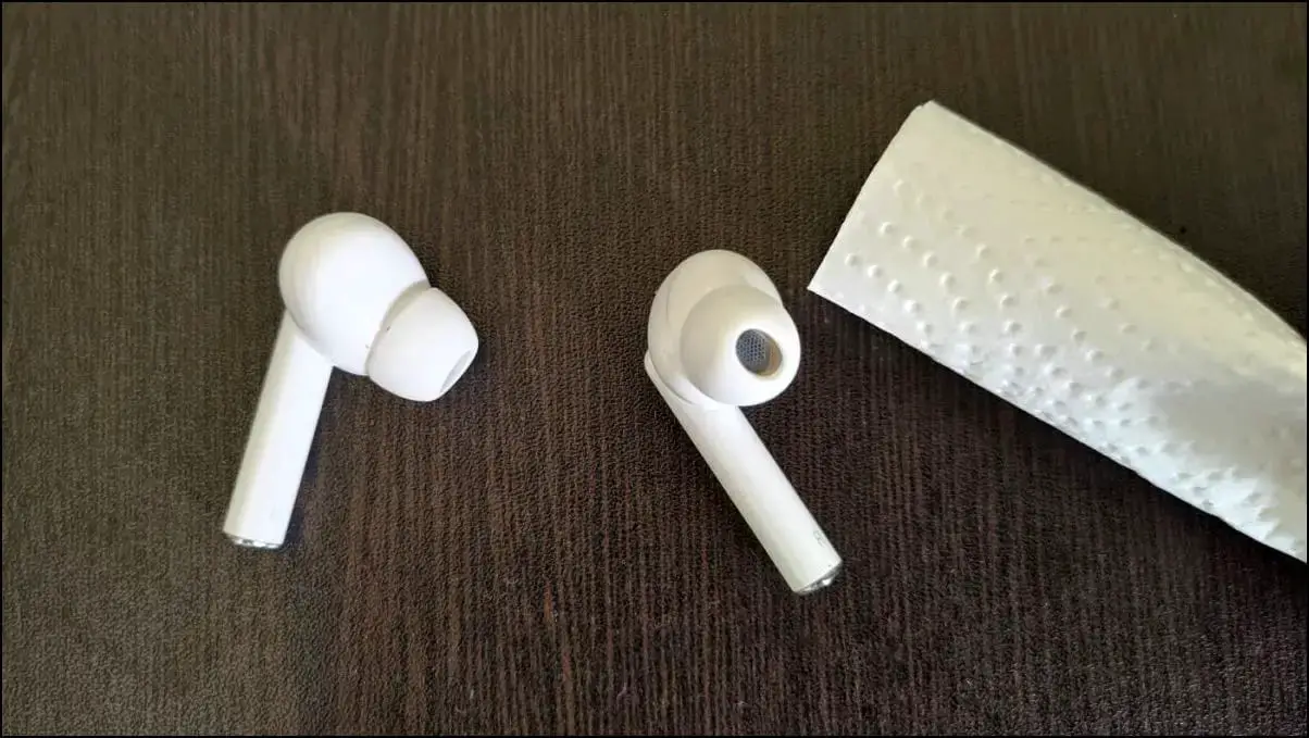 Clean Realme Buds Using Tissue Paper